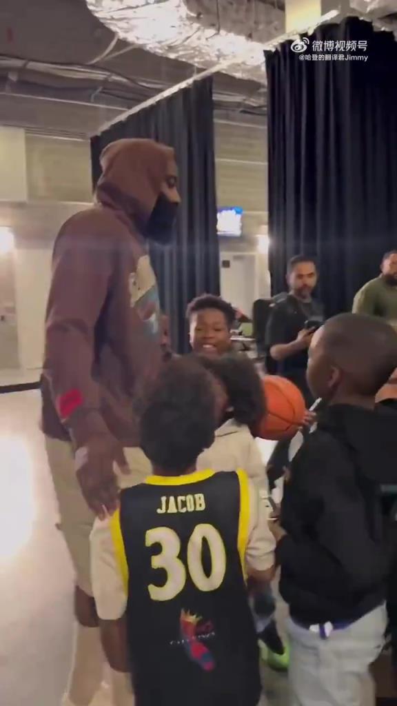 哈登賽后對小朋友：聽你們家長的話，總有一天你們也會打進(jìn)NBA