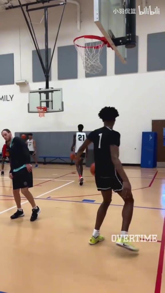 地表最強(qiáng)身體素質(zhì)？阿門扣籃簡直就像直升機(jī)起飛一樣！