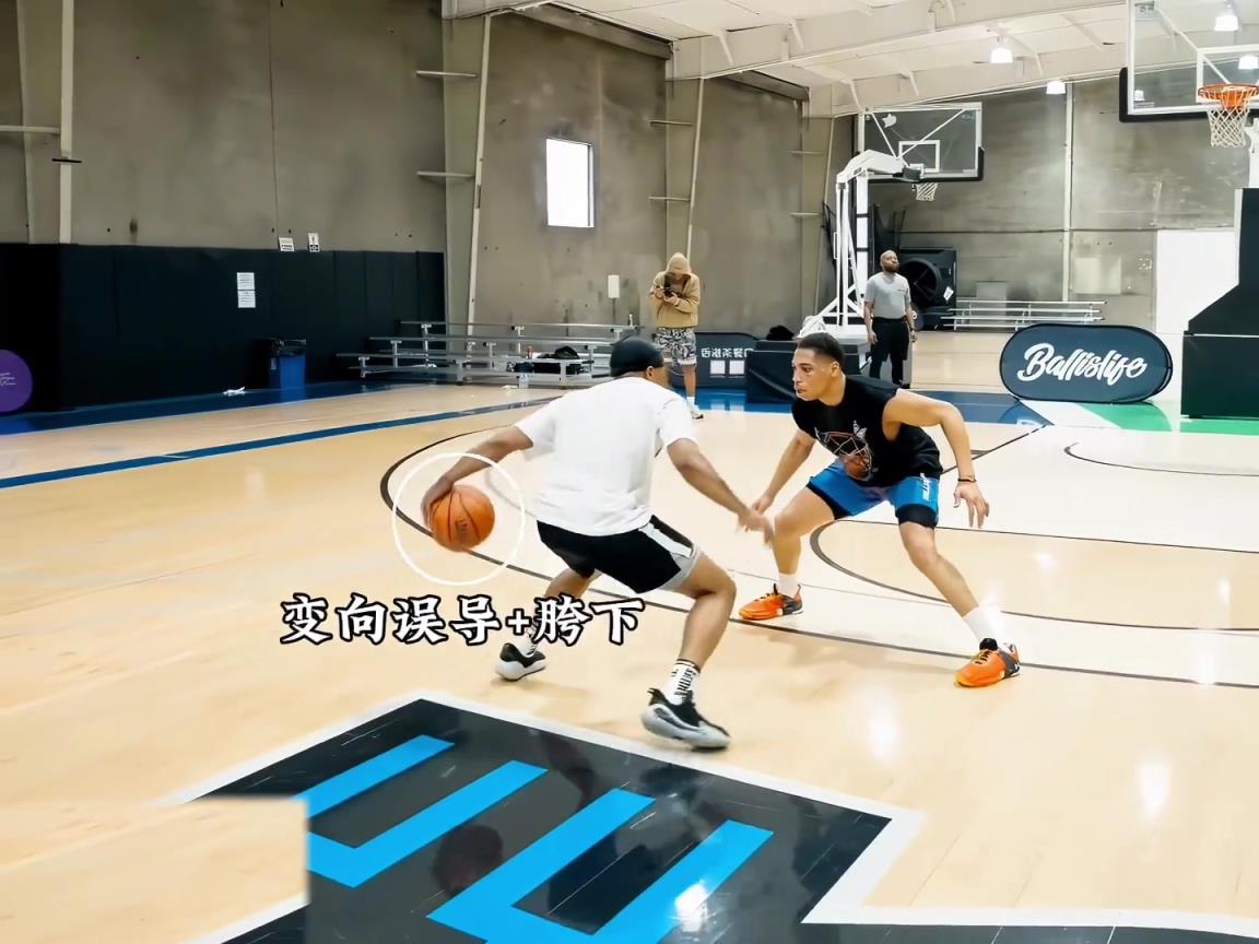 “實戰(zhàn)中的節(jié)奏過人動作鑒賞，連續(xù)胯下變向舞蹈銜接頓拜突破”