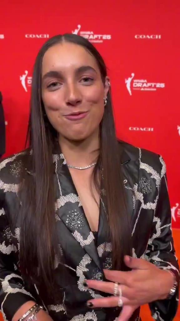 少爺真全能??！威少還幫WNBA新秀妹子們設(shè)計今晚的服裝