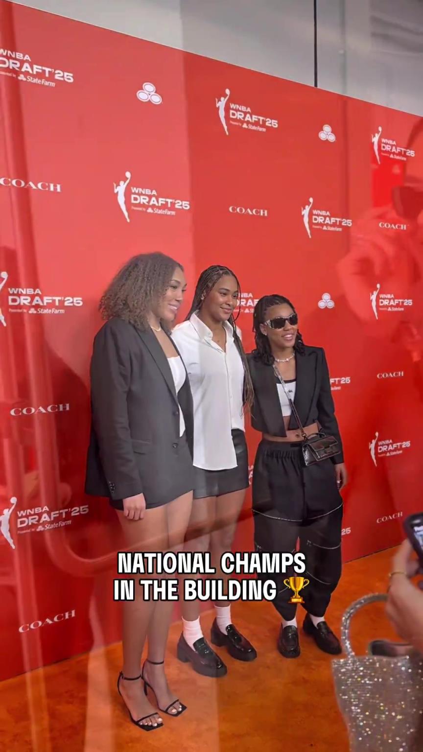 吧友們有喜歡的嗎？WNBA選秀大會上，到處都有靚麗的風(fēng)景線