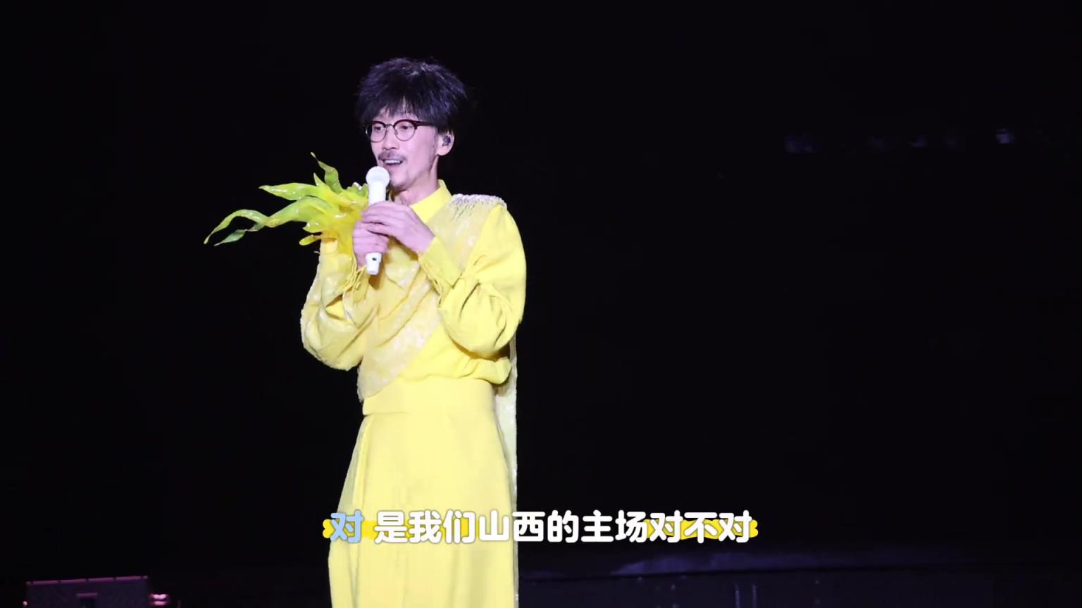 山西鬧他！周傳雄太原演唱會(huì)現(xiàn)場(chǎng)帶領(lǐng)歌迷為山西男籃加油助威