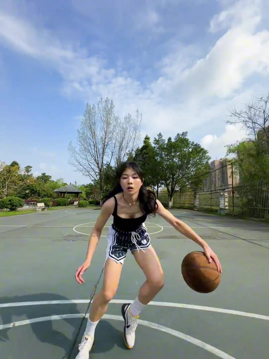 看著有點實力，敢背打我不？